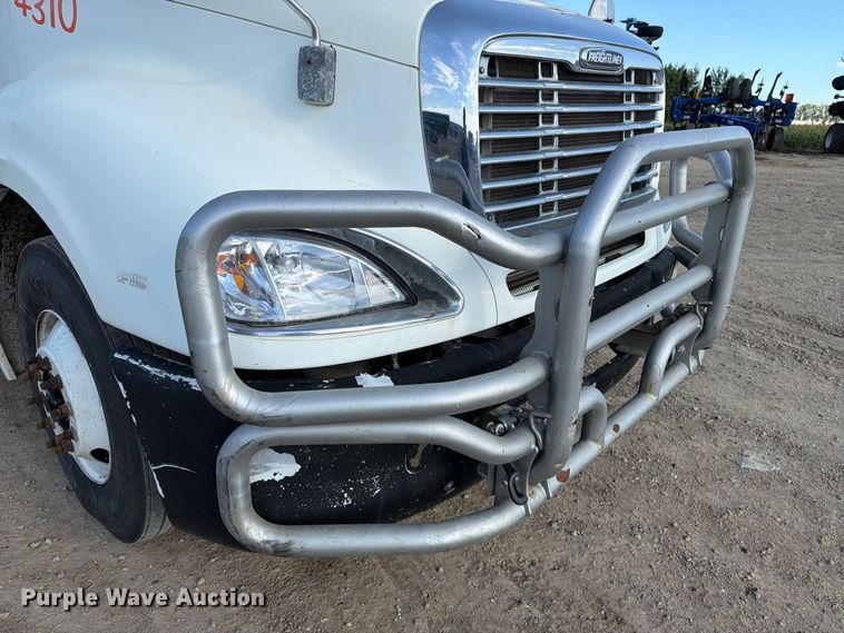 image for item FT8084 2007 Freightliner Columbia semi truck