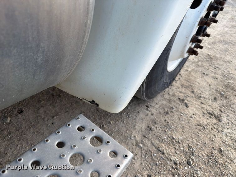 image for item FT8084 2007 Freightliner Columbia semi truck