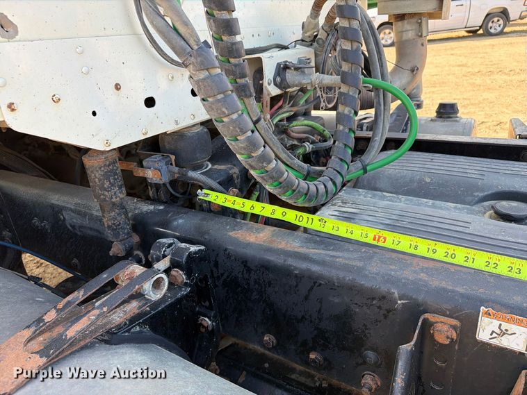 image for item FT8084 2007 Freightliner Columbia semi truck