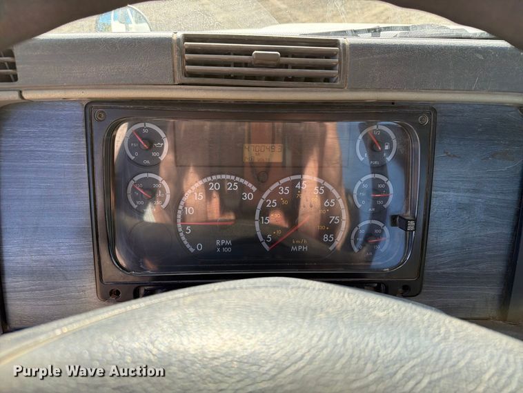 image for item FT8084 2007 Freightliner Columbia semi truck
