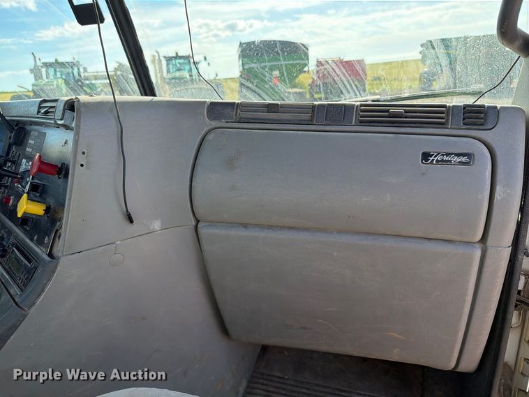image for item FT8084 2007 Freightliner Columbia semi truck