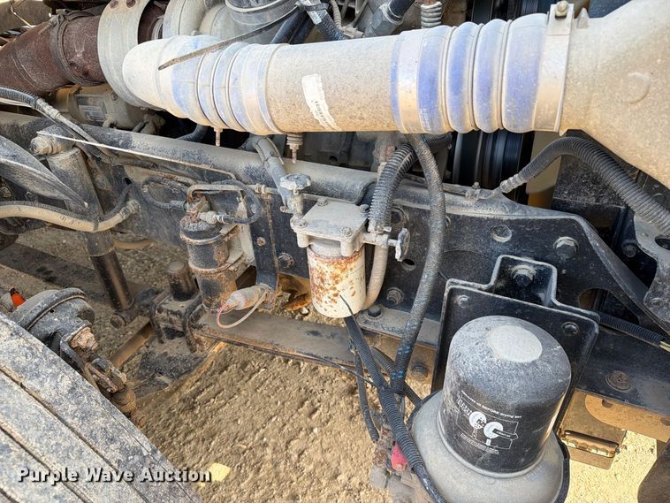 image for item FT8084 2007 Freightliner Columbia semi truck
