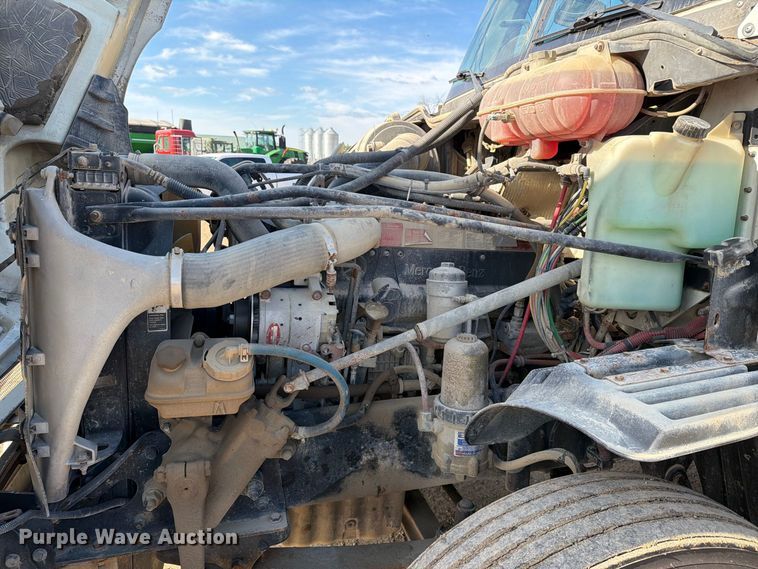 image for item FT8084 2007 Freightliner Columbia semi truck