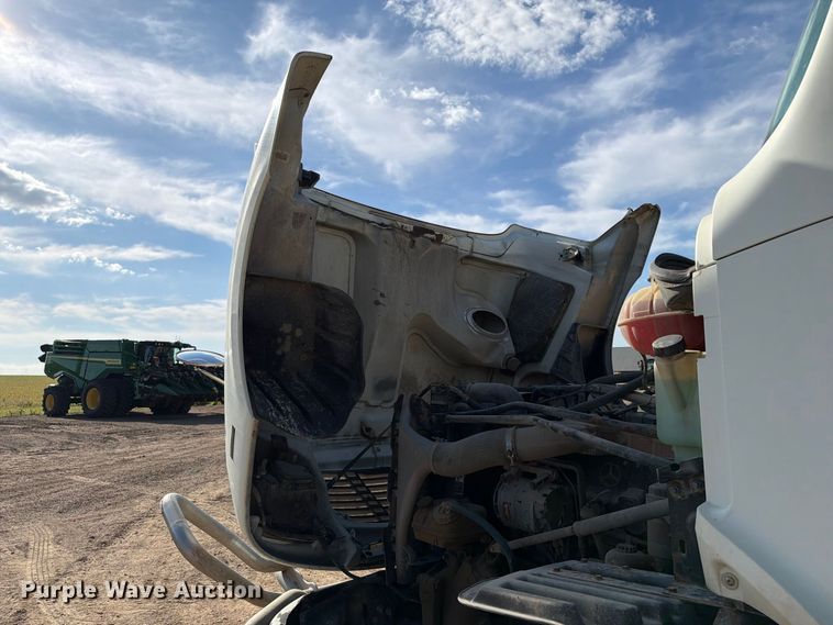 image for item FT8084 2007 Freightliner Columbia semi truck
