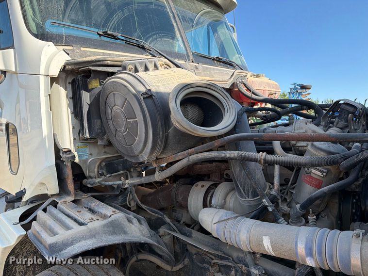 image for item FT8084 2007 Freightliner Columbia semi truck