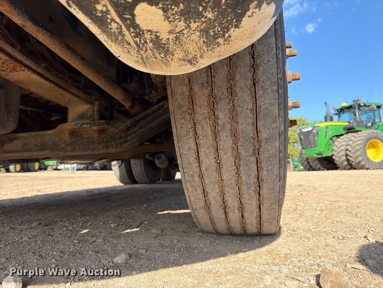 image for item FT8084 2007 Freightliner Columbia semi truck
