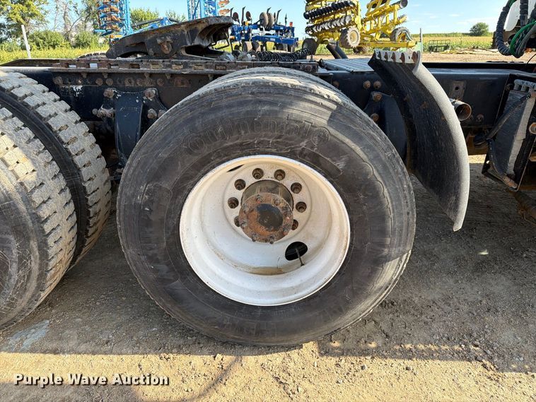 image for item FT8084 2007 Freightliner Columbia semi truck