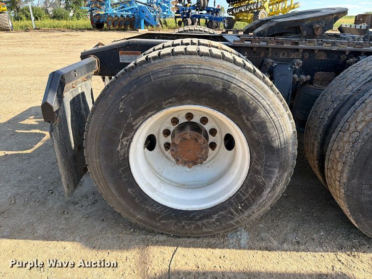 image for item FT8084 2007 Freightliner Columbia semi truck