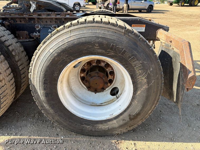 image for item FT8084 2007 Freightliner Columbia semi truck