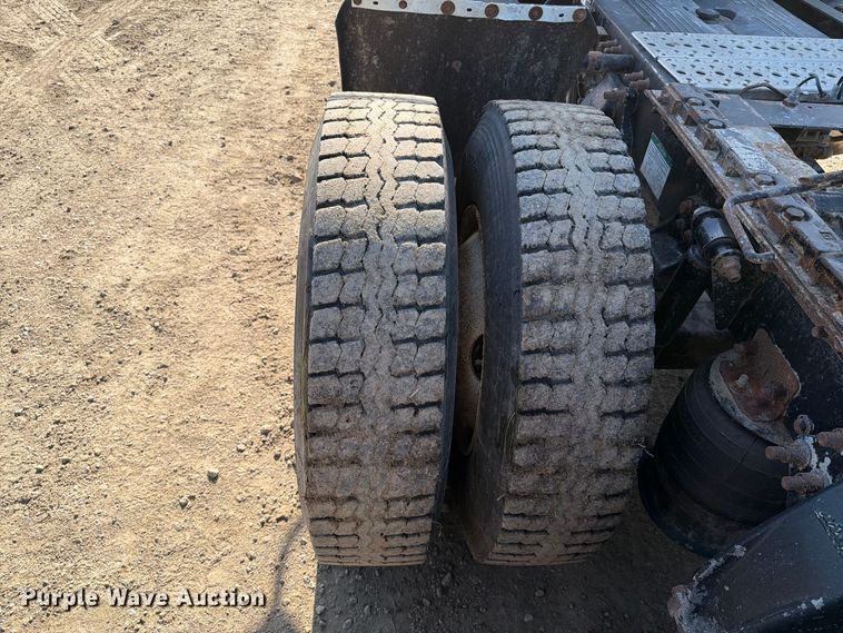 image for item FT8084 2007 Freightliner Columbia semi truck