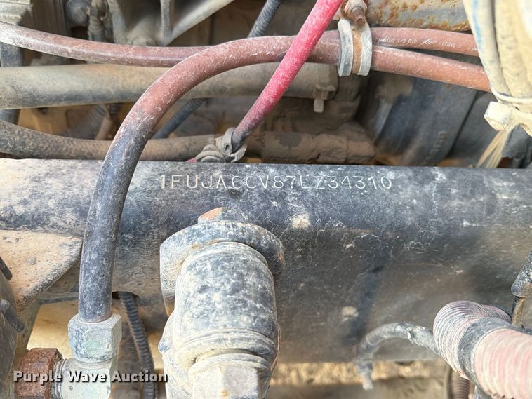 image for item FT8084 2007 Freightliner Columbia semi truck