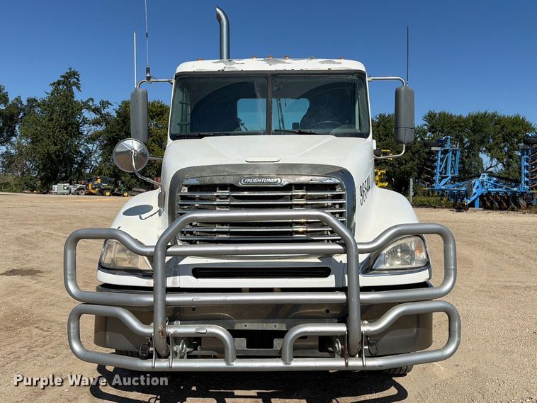 image for item FT8085 2007 Freightliner Columbia semi truck