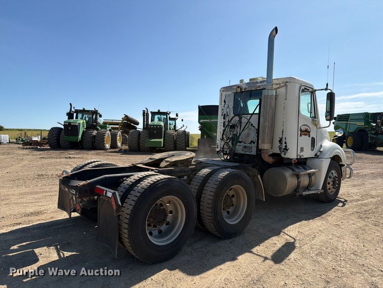 image for item FT8085 2007 Freightliner Columbia semi truck