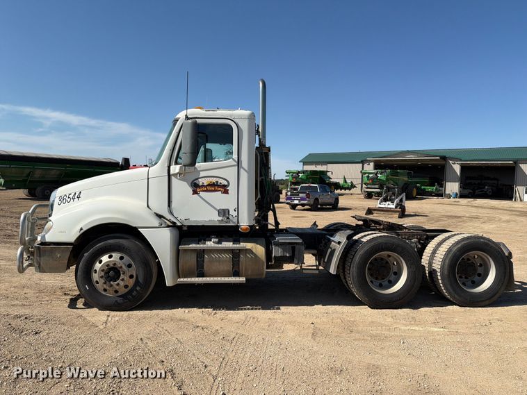 image for item FT8085 2007 Freightliner Columbia semi truck