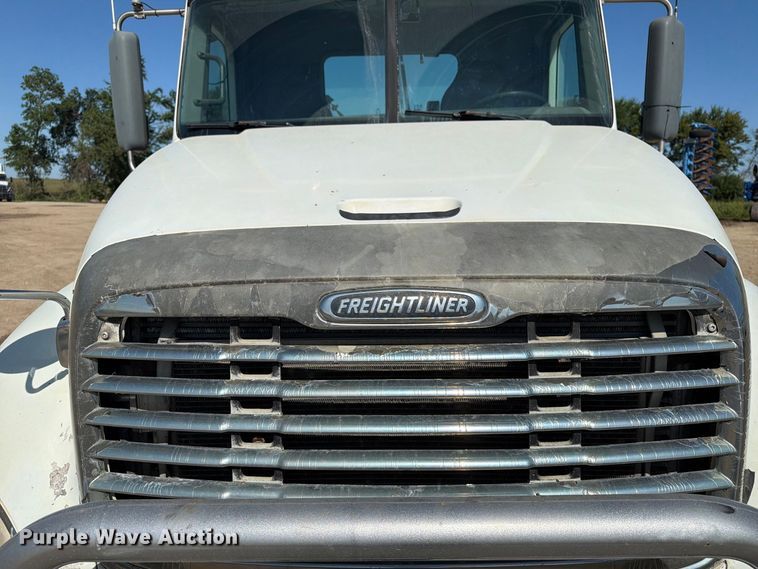 image for item FT8085 2007 Freightliner Columbia semi truck