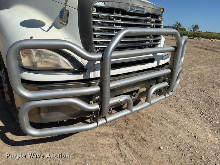 image for item FT8085 2007 Freightliner Columbia semi truck