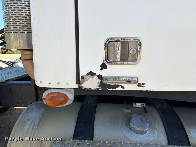 image for item FT8085 2007 Freightliner Columbia semi truck