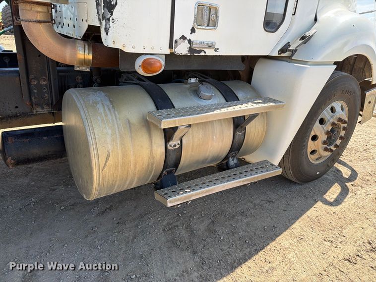 image for item FT8085 2007 Freightliner Columbia semi truck