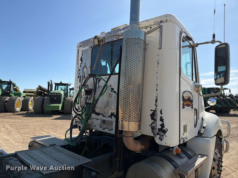 image for item FT8085 2007 Freightliner Columbia semi truck