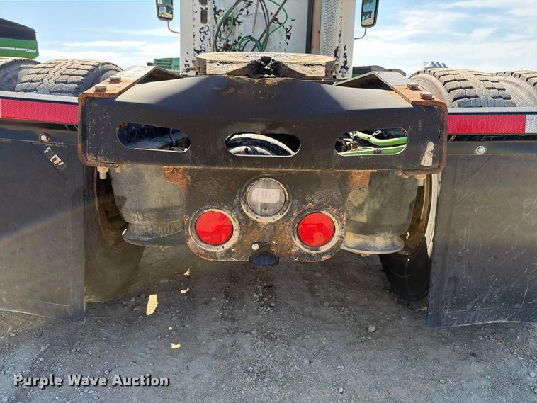 image for item FT8085 2007 Freightliner Columbia semi truck