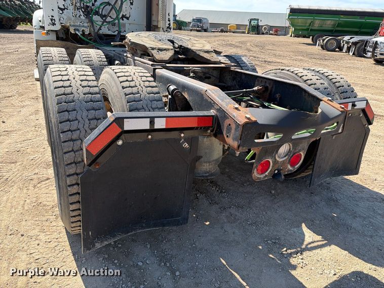image for item FT8085 2007 Freightliner Columbia semi truck