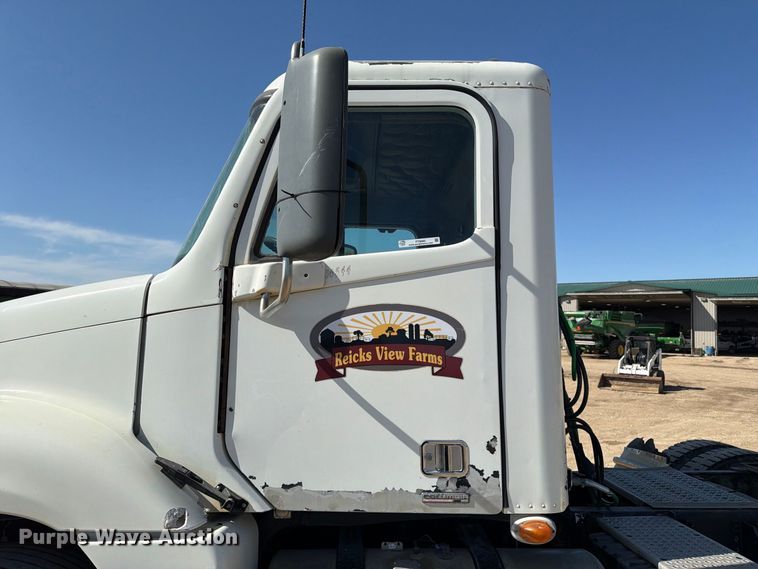 image for item FT8085 2007 Freightliner Columbia semi truck