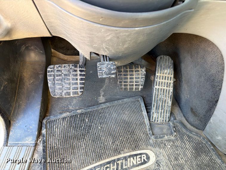 image for item FT8085 2007 Freightliner Columbia semi truck