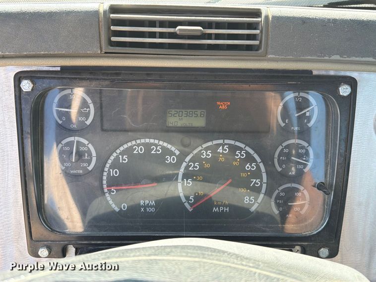 image for item FT8085 2007 Freightliner Columbia semi truck