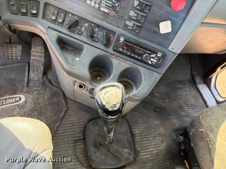 image for item FT8085 2007 Freightliner Columbia semi truck
