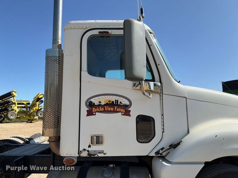 image for item FT8085 2007 Freightliner Columbia semi truck
