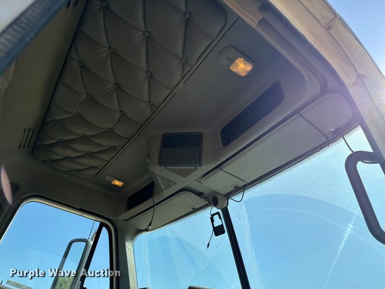 image for item FT8085 2007 Freightliner Columbia semi truck