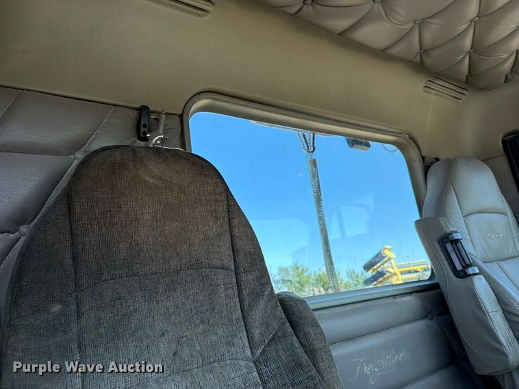 image for item FT8085 2007 Freightliner Columbia semi truck
