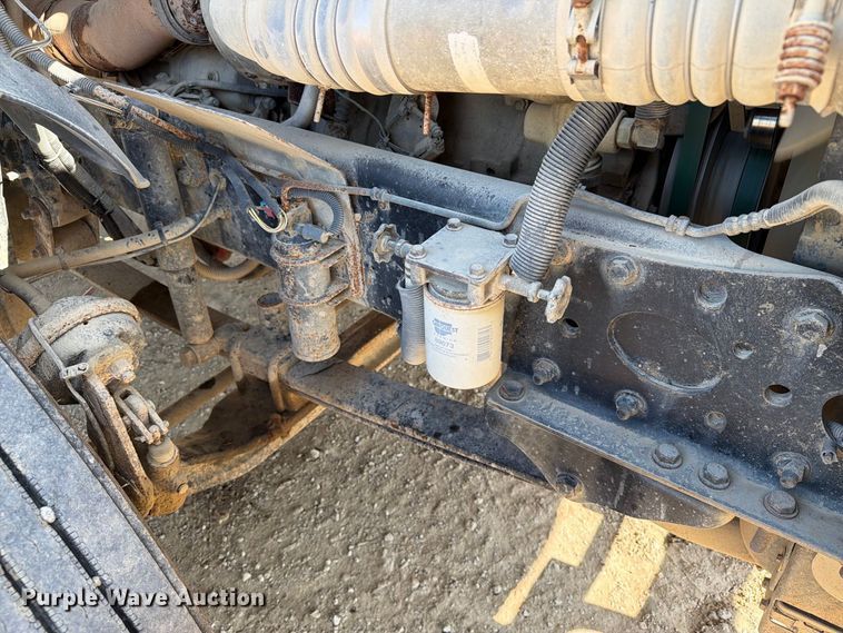 image for item FT8085 2007 Freightliner Columbia semi truck