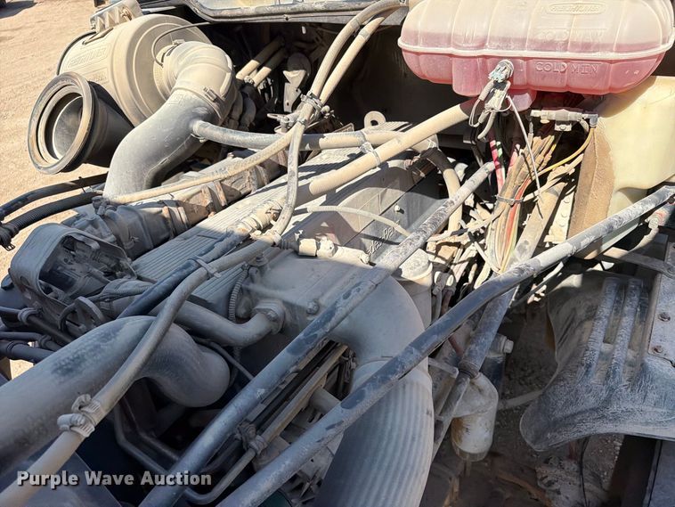 image for item FT8085 2007 Freightliner Columbia semi truck