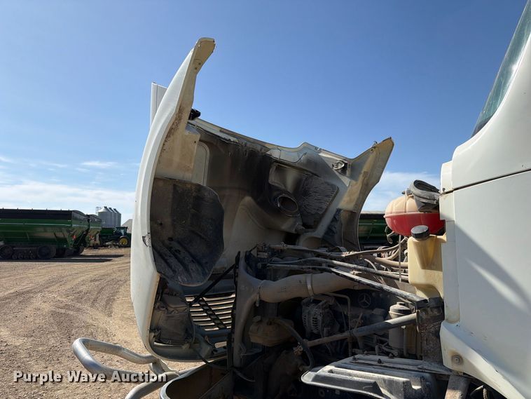 image for item FT8085 2007 Freightliner Columbia semi truck