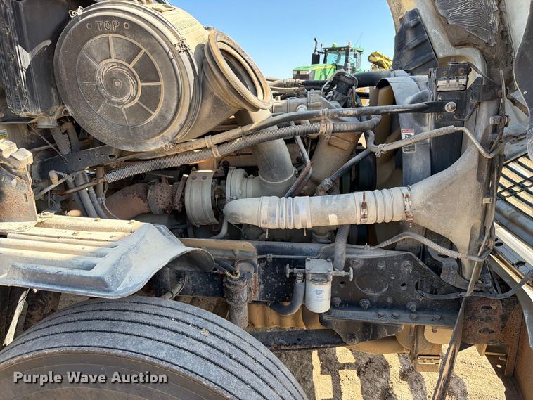 image for item FT8085 2007 Freightliner Columbia semi truck