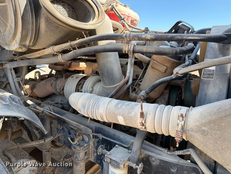 image for item FT8085 2007 Freightliner Columbia semi truck
