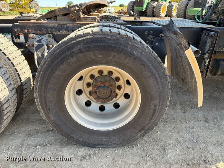 image for item FT8085 2007 Freightliner Columbia semi truck