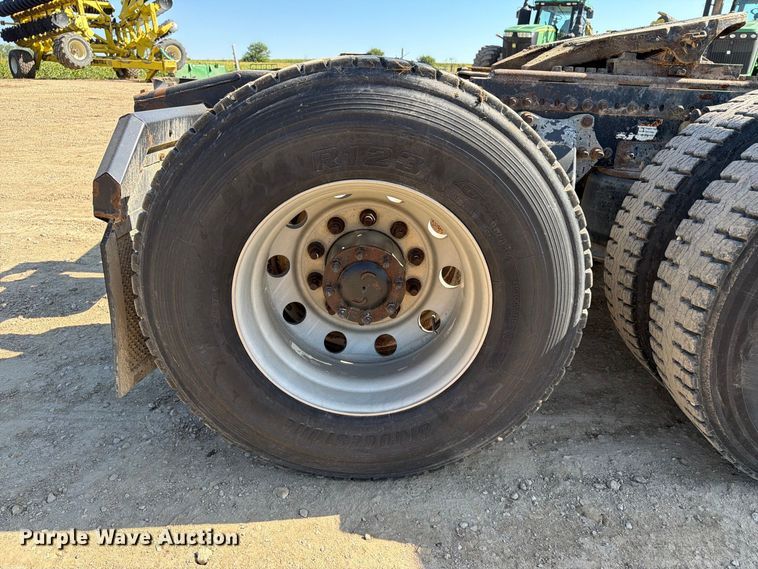 image for item FT8085 2007 Freightliner Columbia semi truck