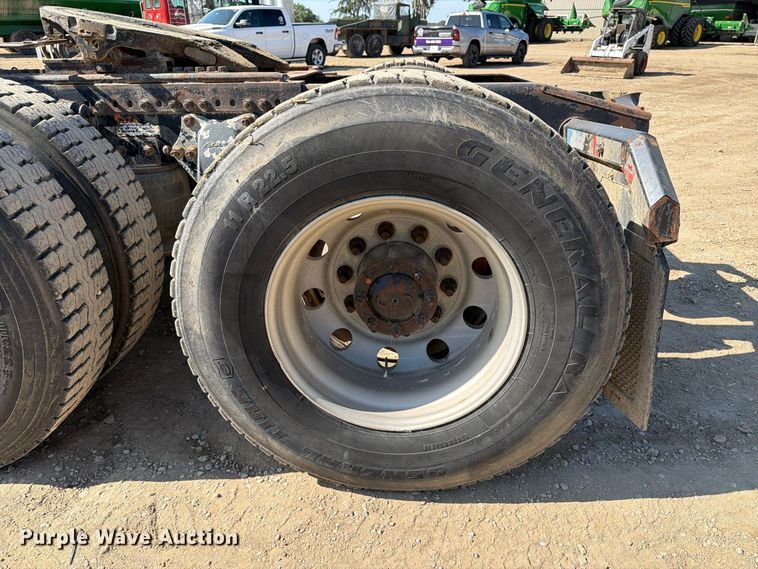 image for item FT8085 2007 Freightliner Columbia semi truck
