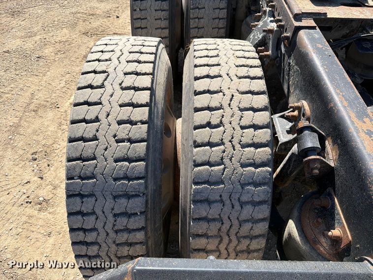image for item FT8085 2007 Freightliner Columbia semi truck