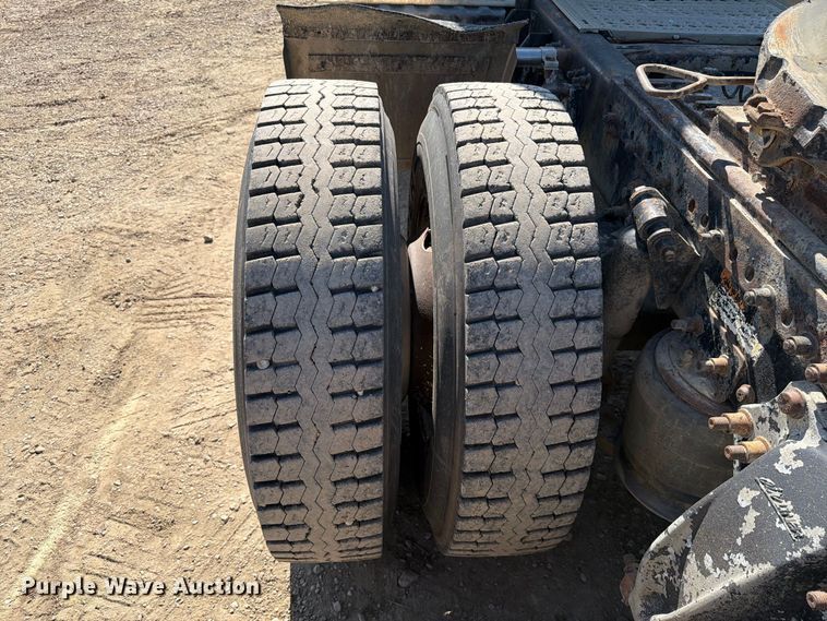image for item FT8085 2007 Freightliner Columbia semi truck