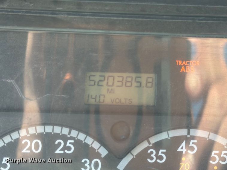 image for item FT8085 2007 Freightliner Columbia semi truck
