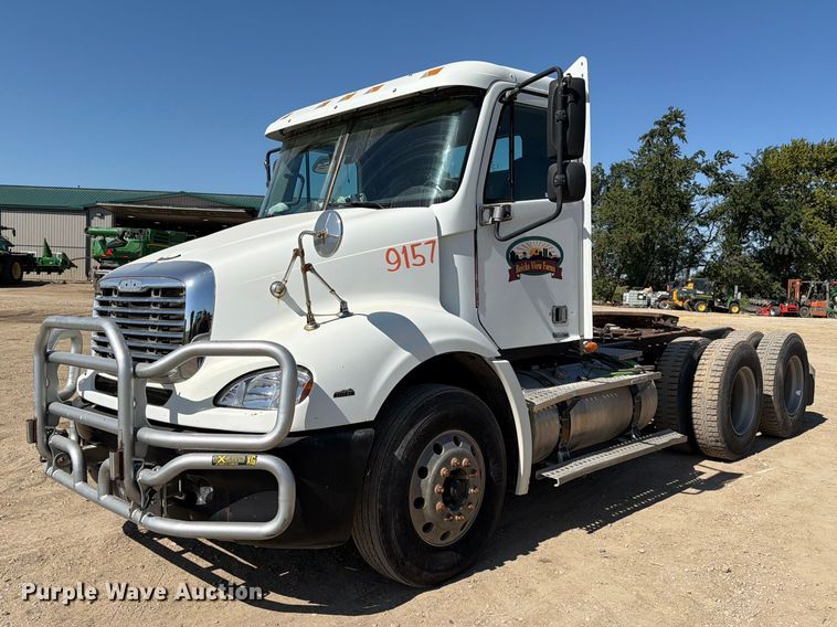 2006 Freightliner Columbia semi truck