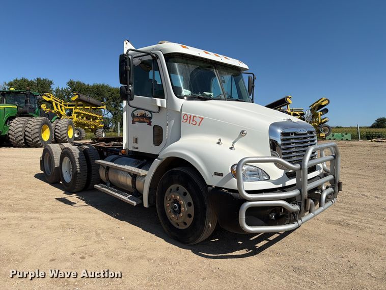 image for item FT8086 2006 Freightliner Columbia semi truck