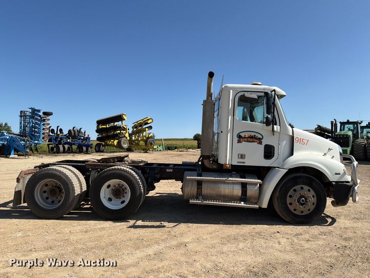 image for item FT8086 2006 Freightliner Columbia semi truck