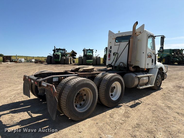image for item FT8086 2006 Freightliner Columbia semi truck