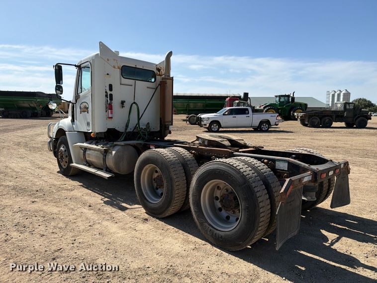 image for item FT8086 2006 Freightliner Columbia semi truck