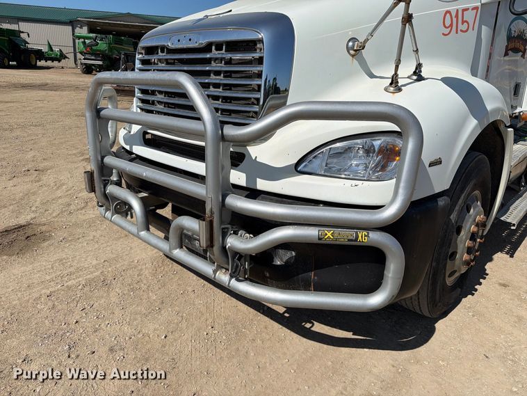 image for item FT8086 2006 Freightliner Columbia semi truck