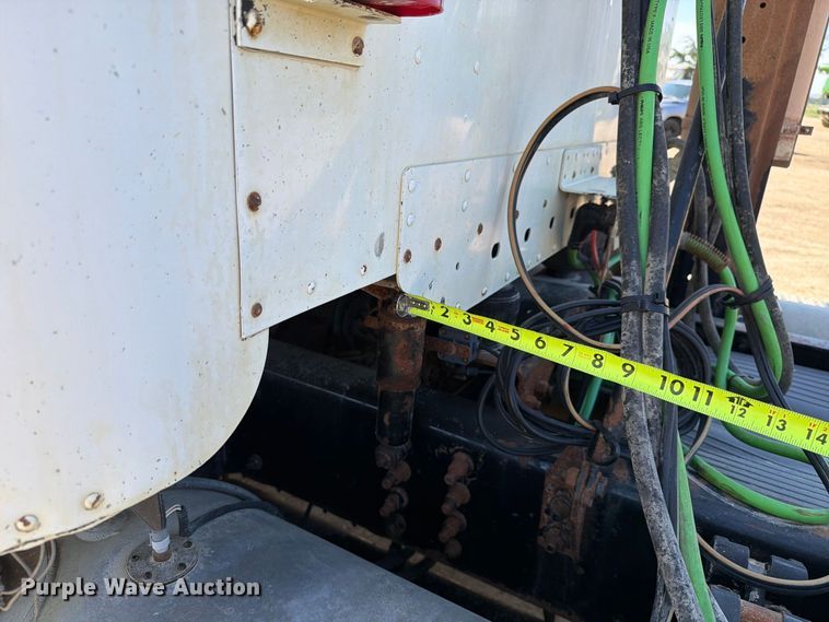 image for item FT8086 2006 Freightliner Columbia semi truck